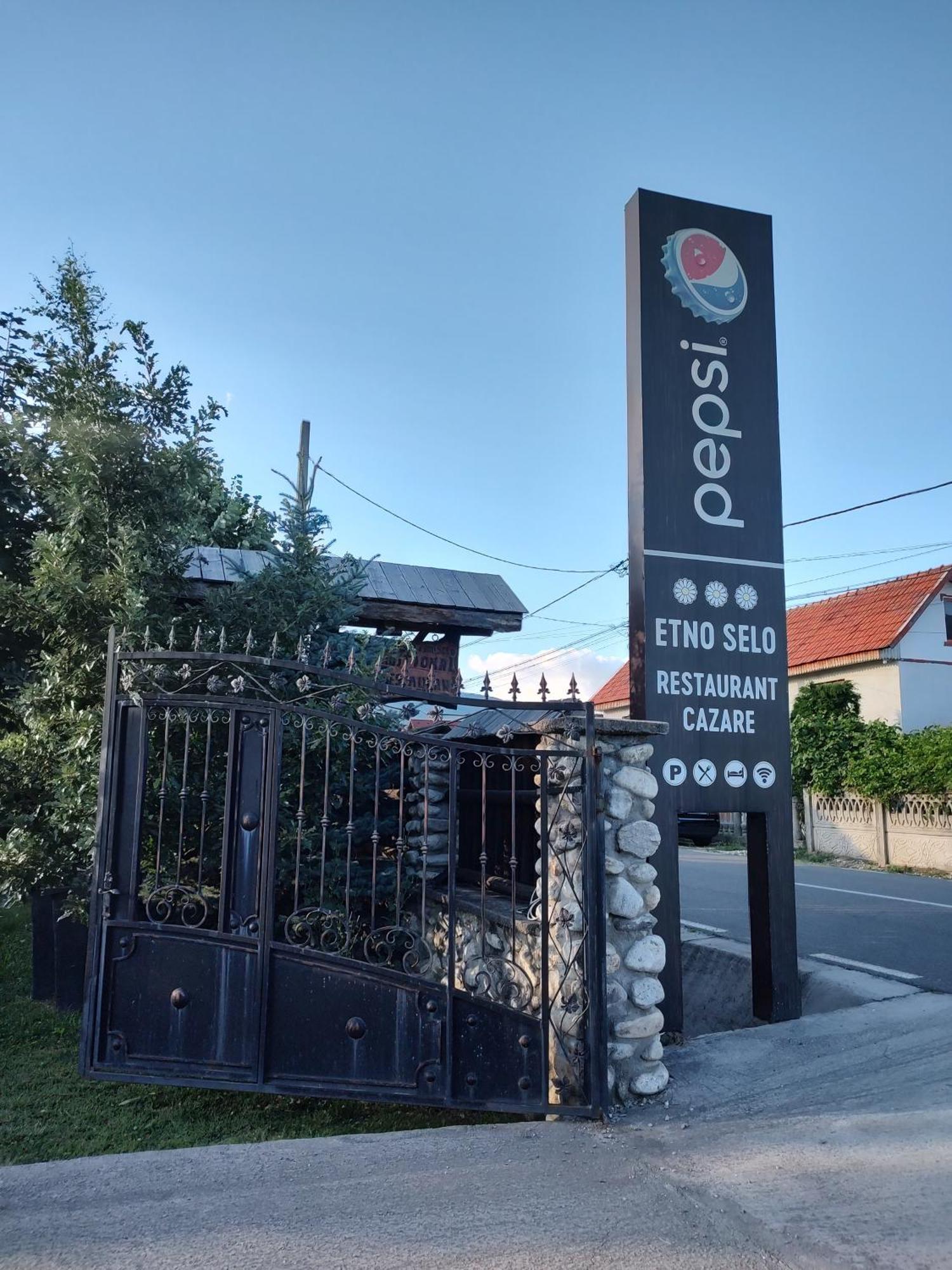 Satul Traditional Runcu  Exterior foto